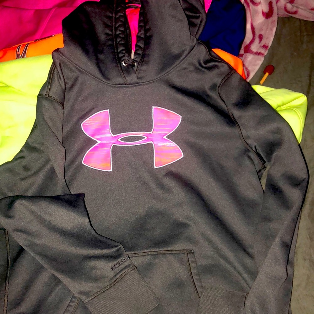 Woman’s Under Armour Sweatshirt size Large